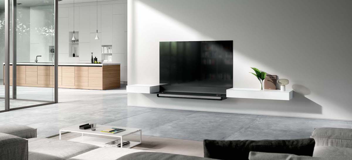 Bei Living können sie ihren Fernseher mit einem individuellen Möbekstück vereinen und somit sieht es harmonischer aus.