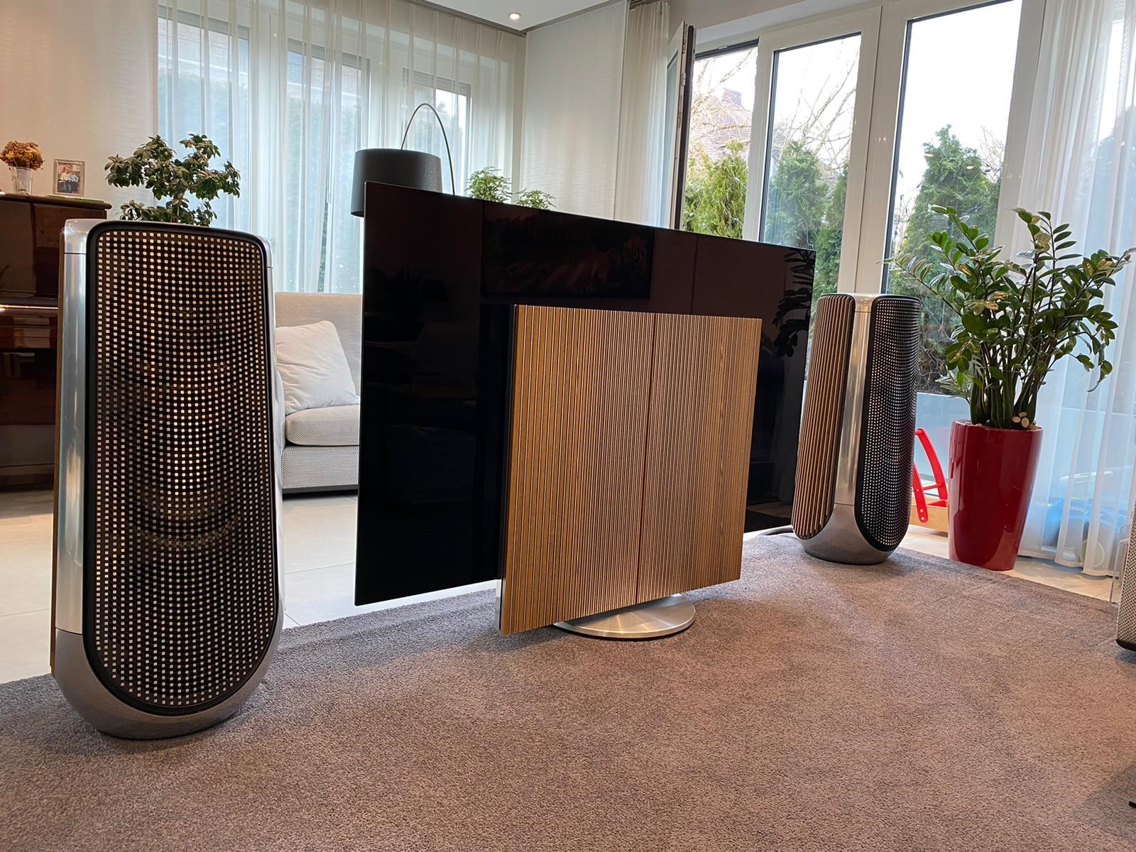 Wir begleiten Sie von Planung, Kauf, Installation bis hin zur Reparatur alles bei Albert Knoll in München Bogenhausen. Sie wollen kompetente und ehrliche Beratung dann kommen Sie in die Englschalkinger Str. 230 zu Albert Knoll ETS GmbH. Loewe; LG; Bang & Olufsen; Metz; Canvas Hifi und Leica alles in Bogenhausen bei Albert Knoll.